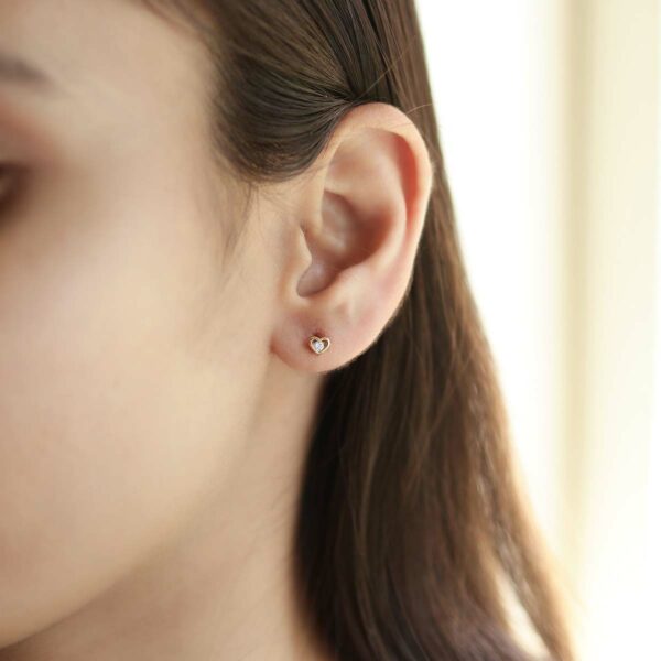 SOLITAIRE IN HEART KIDS DIAMOND STUDS