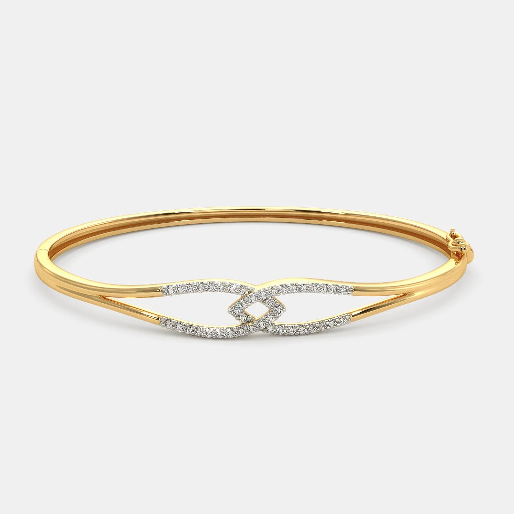 THE ESTRELLA OVAL BANGLE