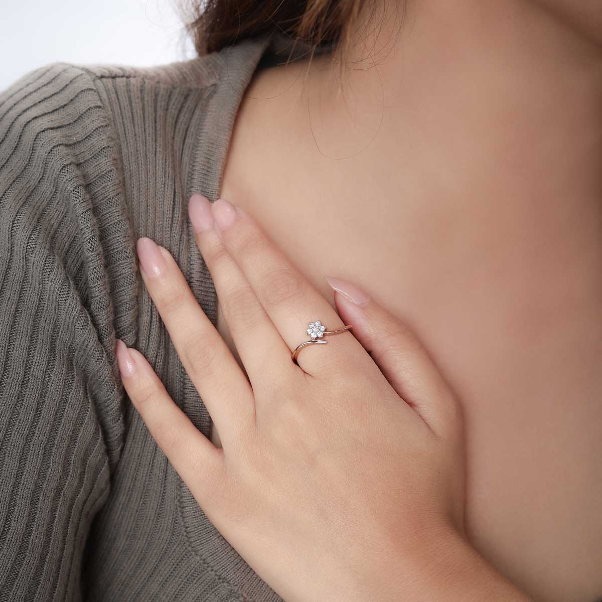 Dainty Flower and Stem Diamond Ring