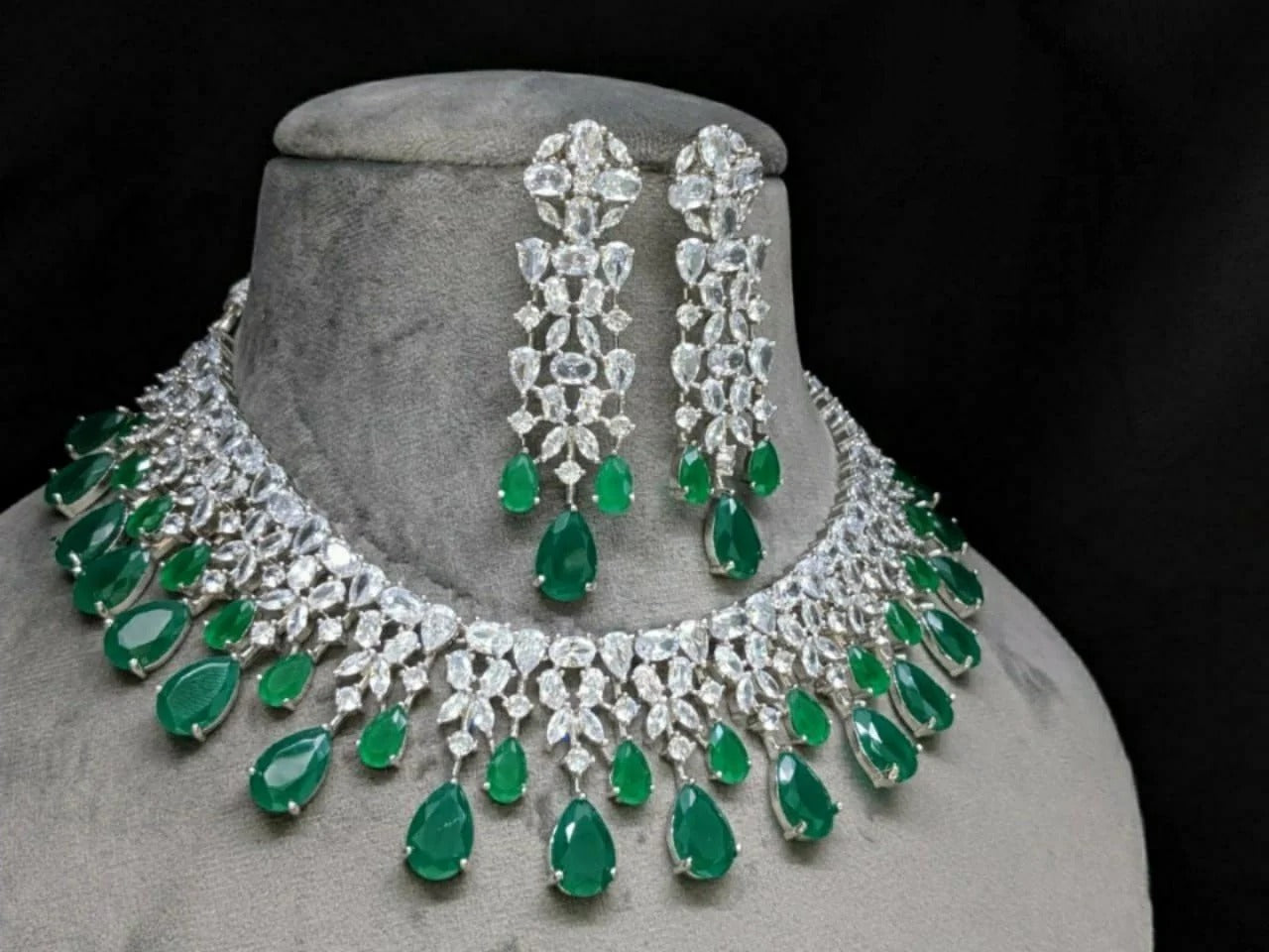 Pretty diamond Necklace